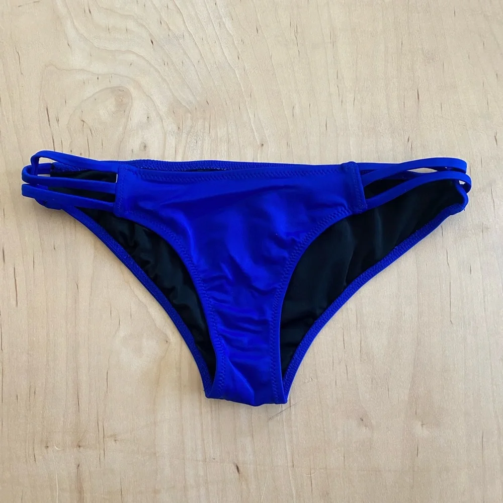 Victoria’s Secret Strappy Cheeky Bikini Bottom - Picture 1 of 4